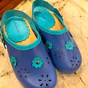 Hanna Andersson little girl clogs leather upper!